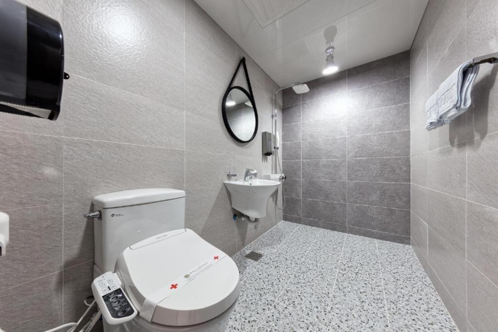 Ballantine Business Hotel Gwangju Metropolitan City Екстер'єр фото