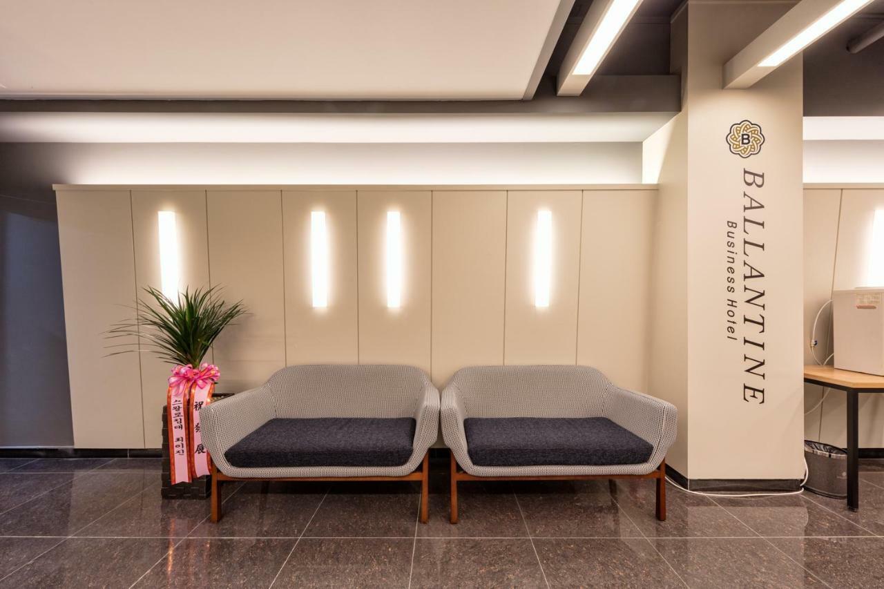 Ballantine Business Hotel Gwangju Metropolitan City Екстер'єр фото